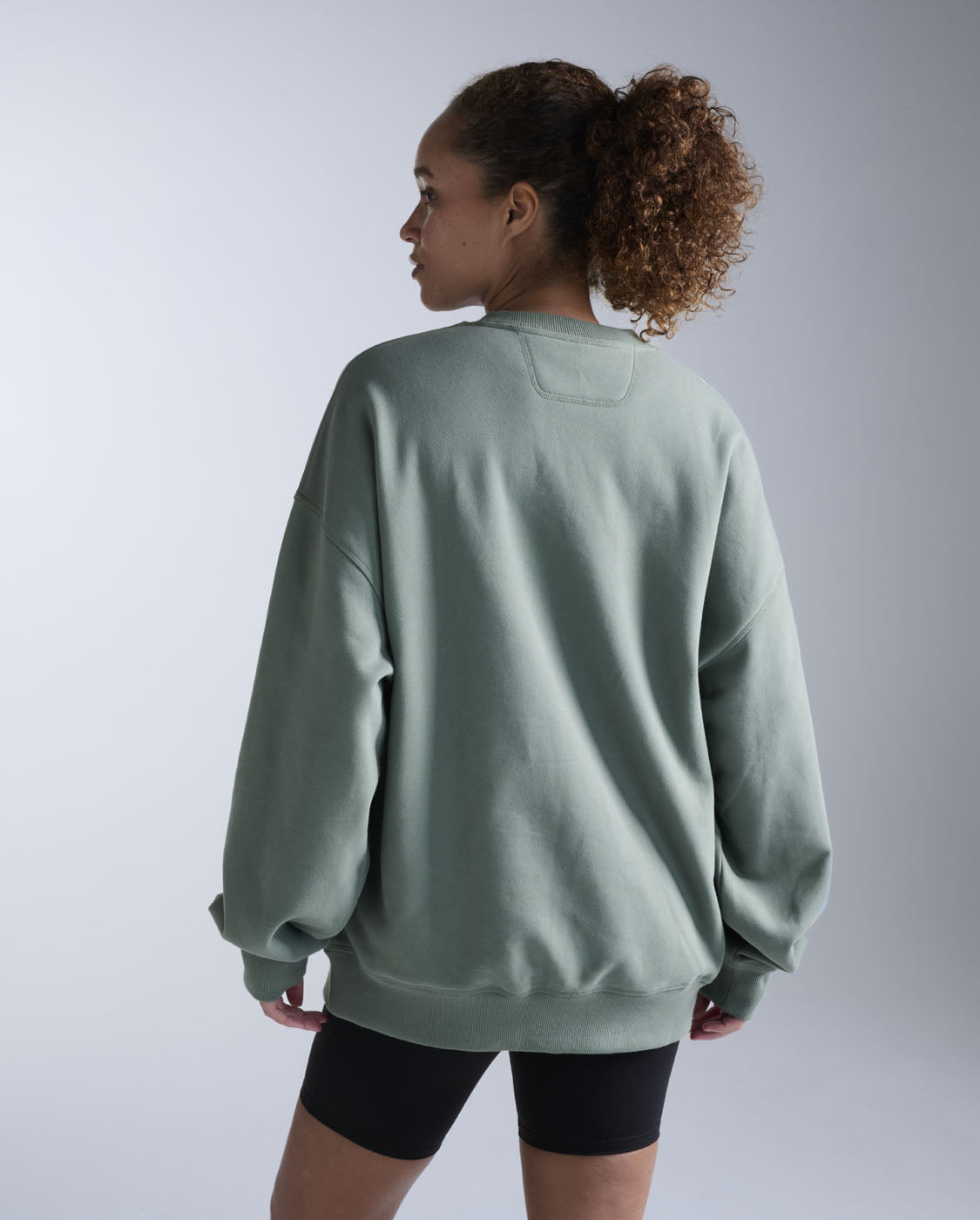 2xu-ez-oversized-organic-cotton-crew-sweatshirt-fern-bio-baumwolle image 3