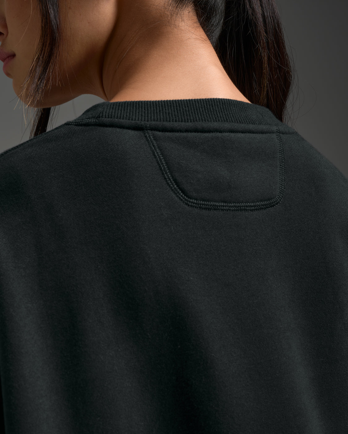 2xu-ez-oversized-organic-cotton-crew-sweatshirt-schwarz-bio image 6