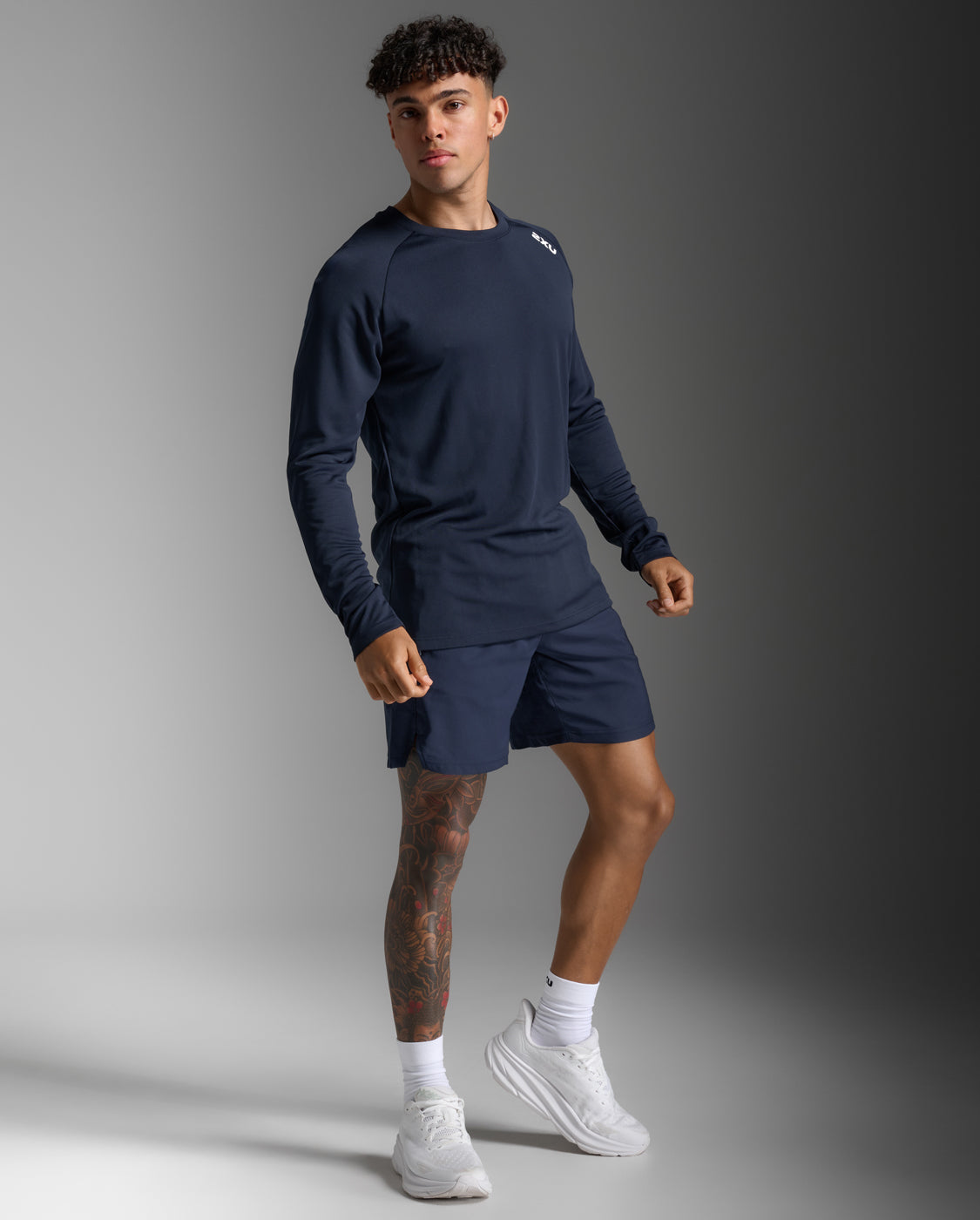 2xu-motion-aspire-langarmshirt-herren-midnight-white image 4