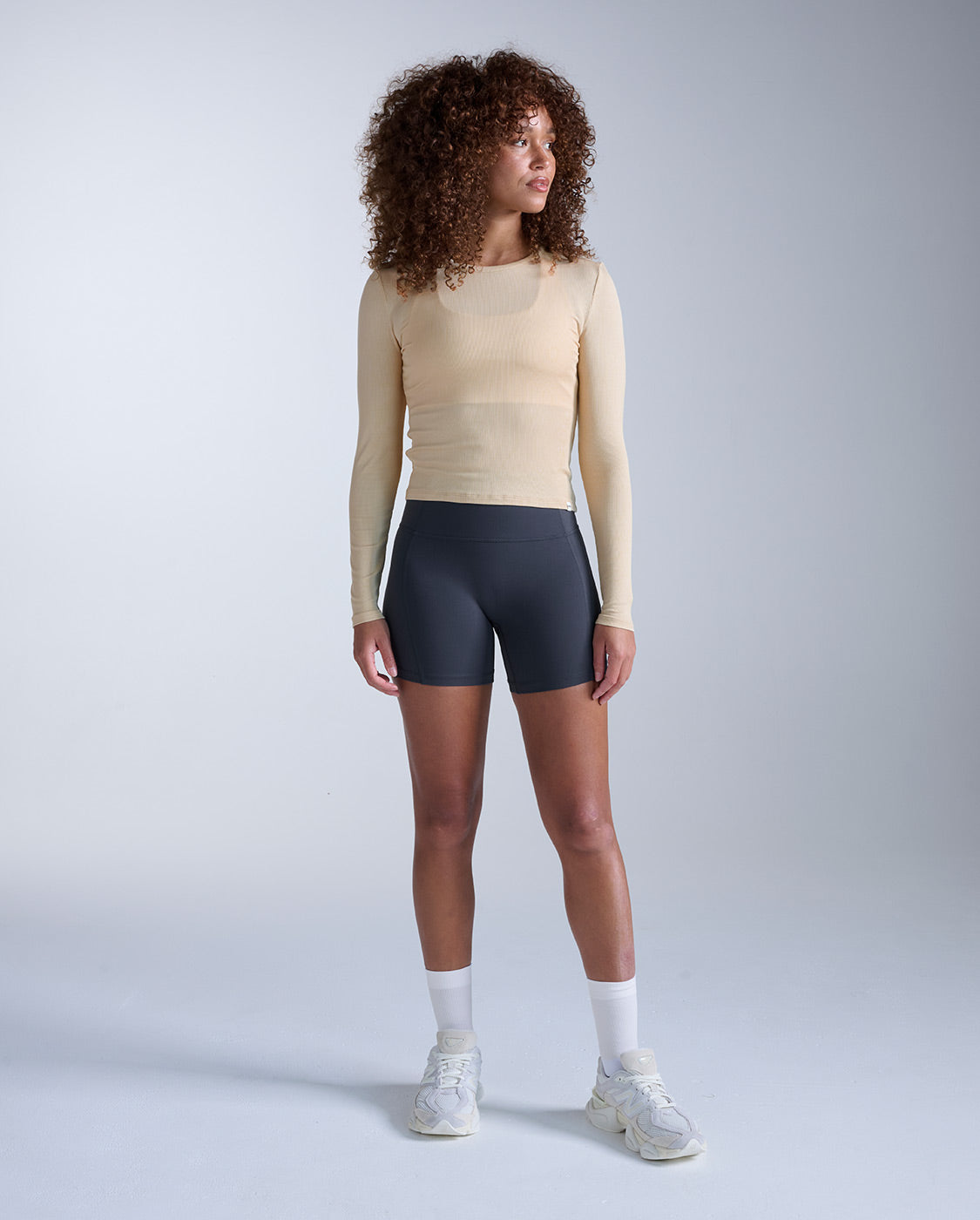 2xu-fluid-modal-ribbed-long-sleeve-damen-mojave-desert-white-modal image 6