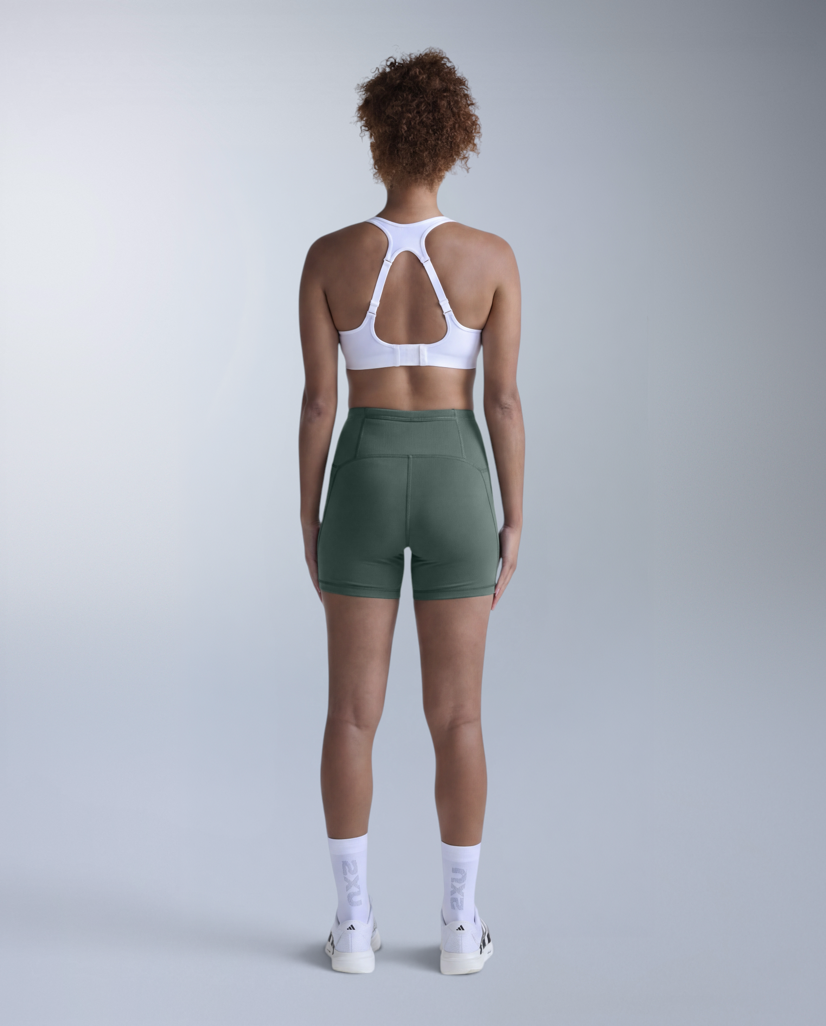 2xu-aero-mesh-hi-rise-4-inch-shorts-damen-olive-high-waist image 6