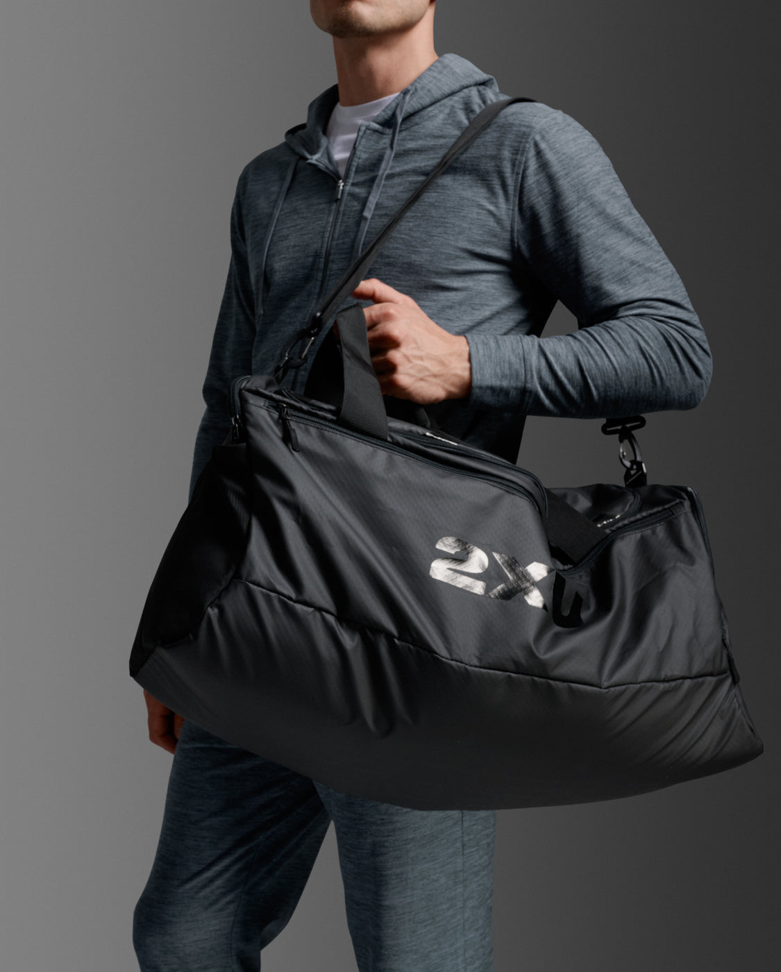 2xu-swim-race-gym-bag-sporttasche-60l-schwarz image 2
