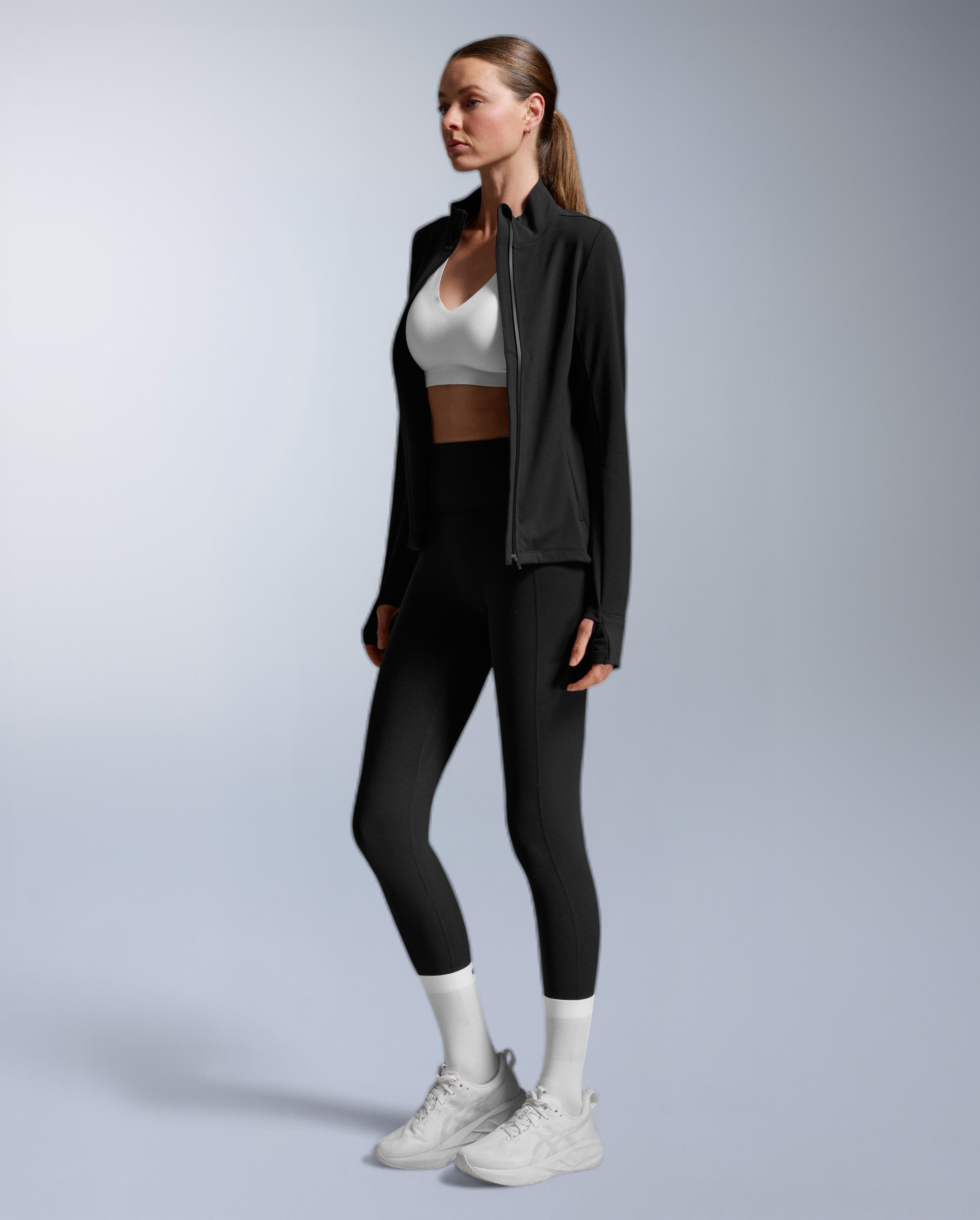 2xu-fluid-full-zip-jacke-damen-schwarz-winddicht image 6