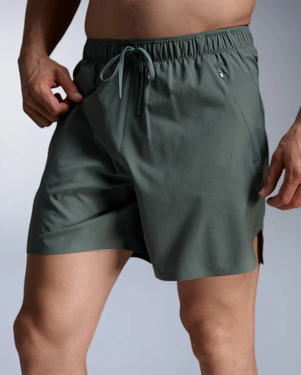 2xu-motion-7-inch-shorts-herren-olive-trainingsshorts image 1