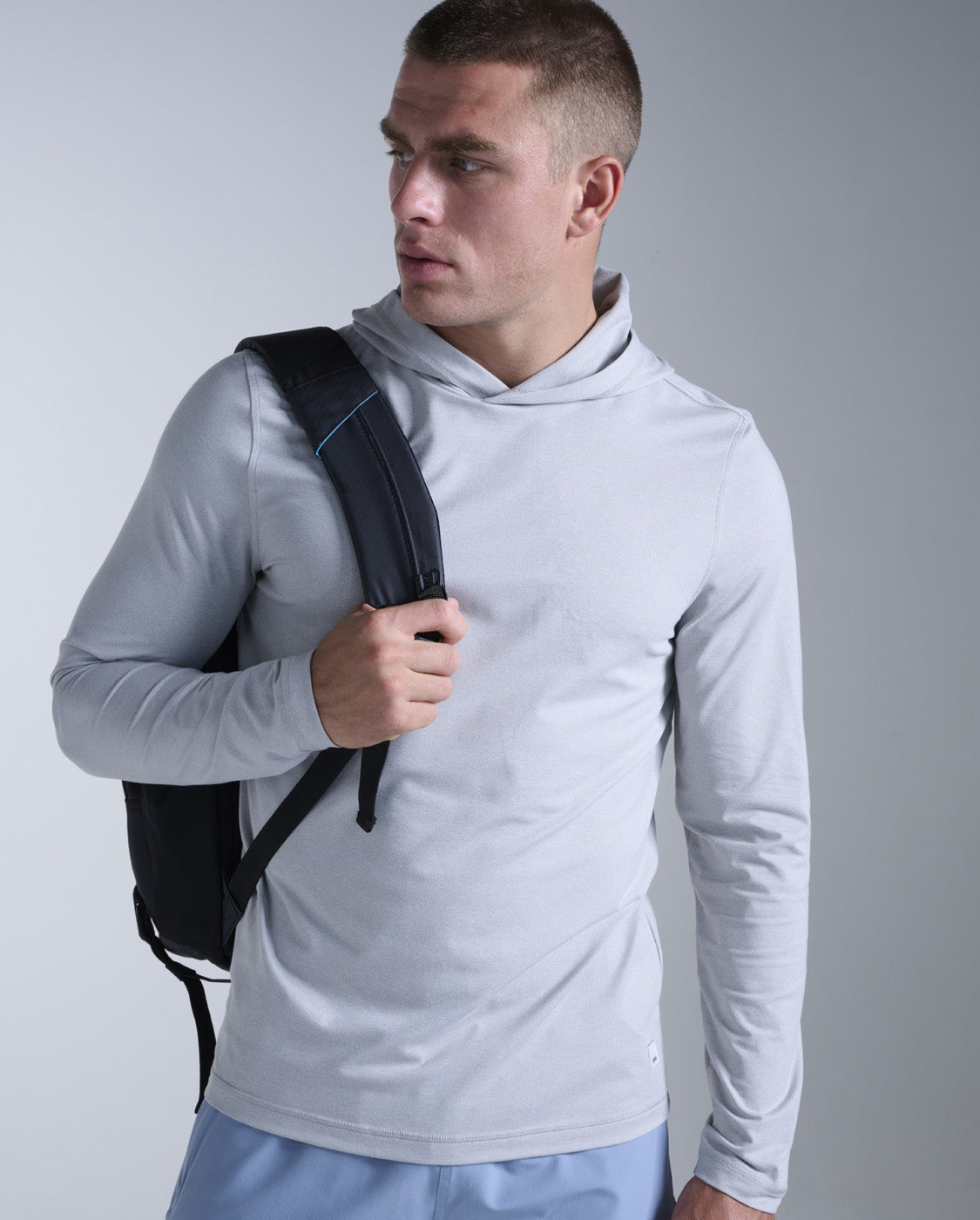 2xu-motion-hoodie-herren-harbor-mist-langarm-warm image 3
