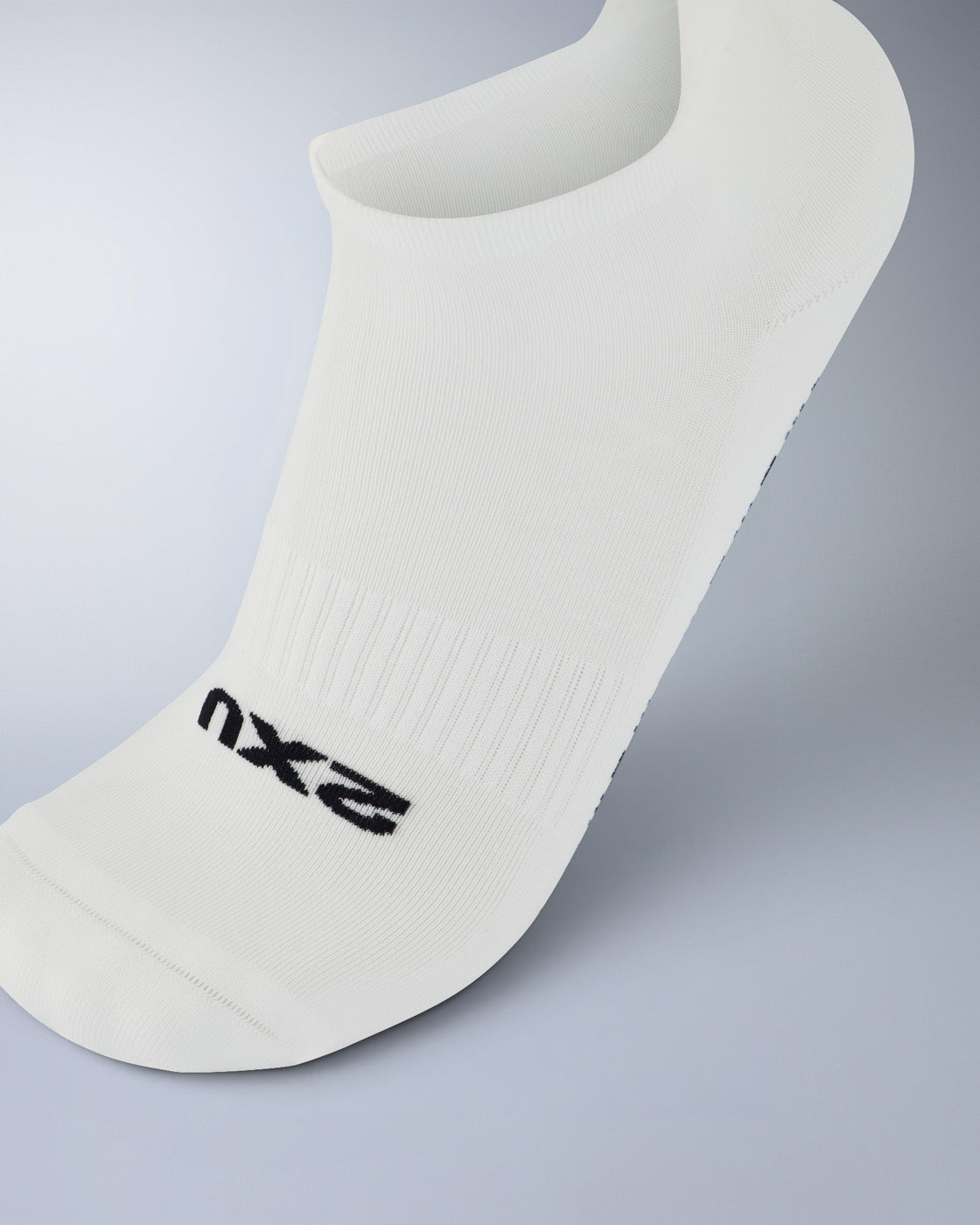 2xu-vectr-performance-ankle-grip-socken-white-black image 2