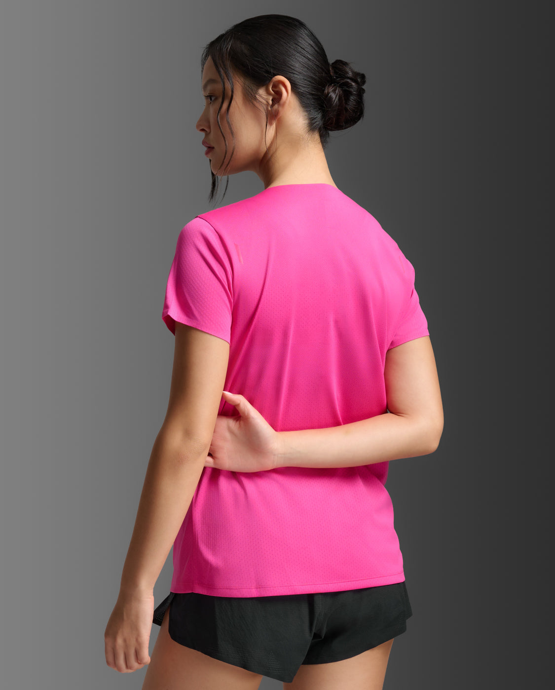 2xu-light-speed-tech-tee-laufshirt-damen-fuchsia image 2