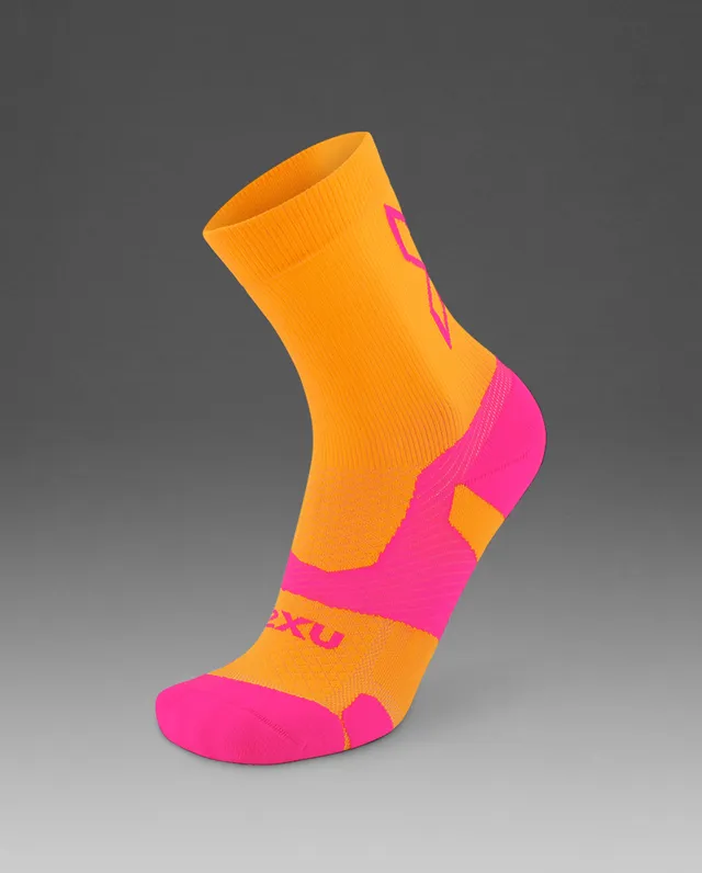 2xu-vectr-light-cushion-crew-socken-orange-fuchsia image 1