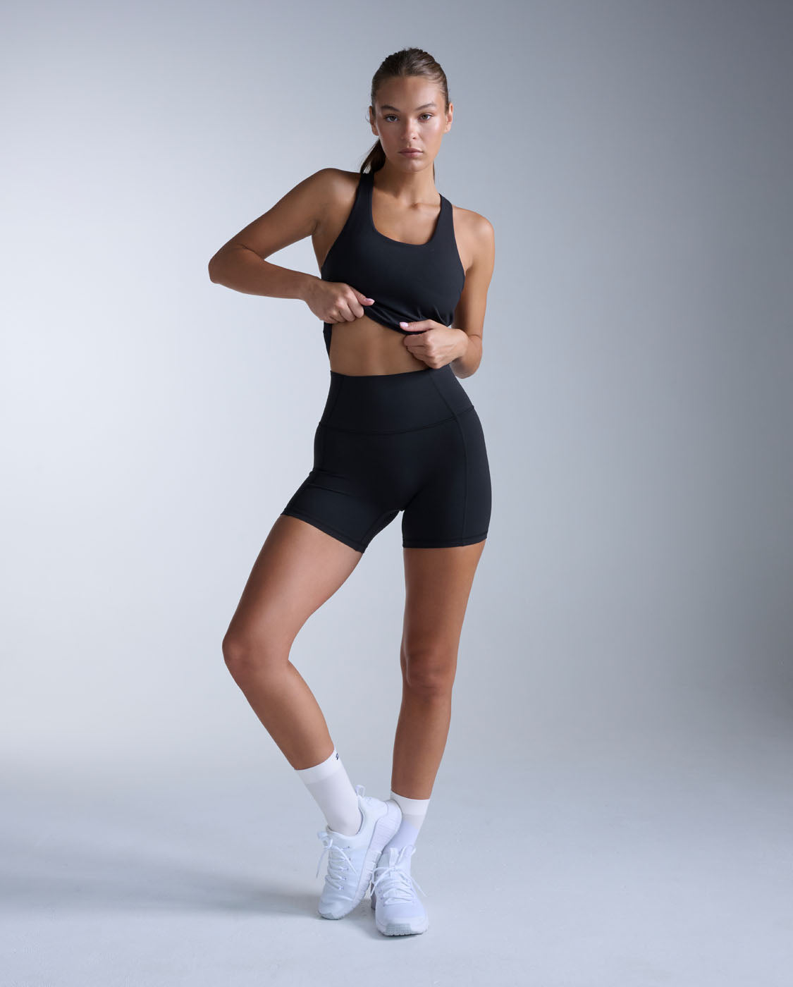 2xu-fluid-5-inch-shorts-damen-schwarz-high-waist image 4