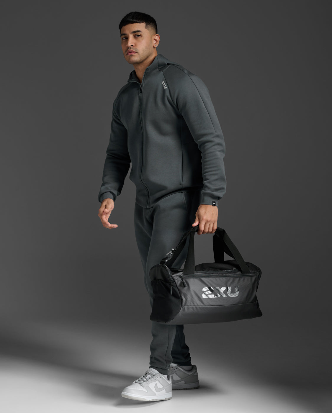 2xu-swim-race-gym-bag-30l-sporttasche-black image 2
