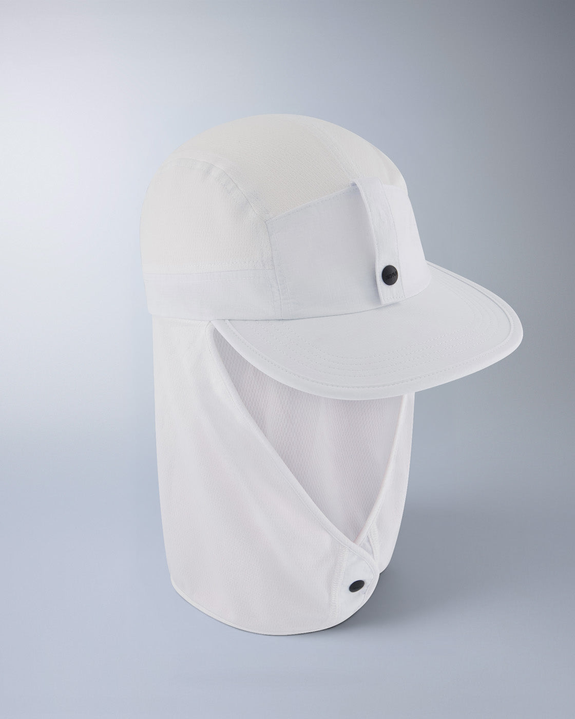 2xu-aero-trail-legionnaire-cap-laufm-tze-wei image 1