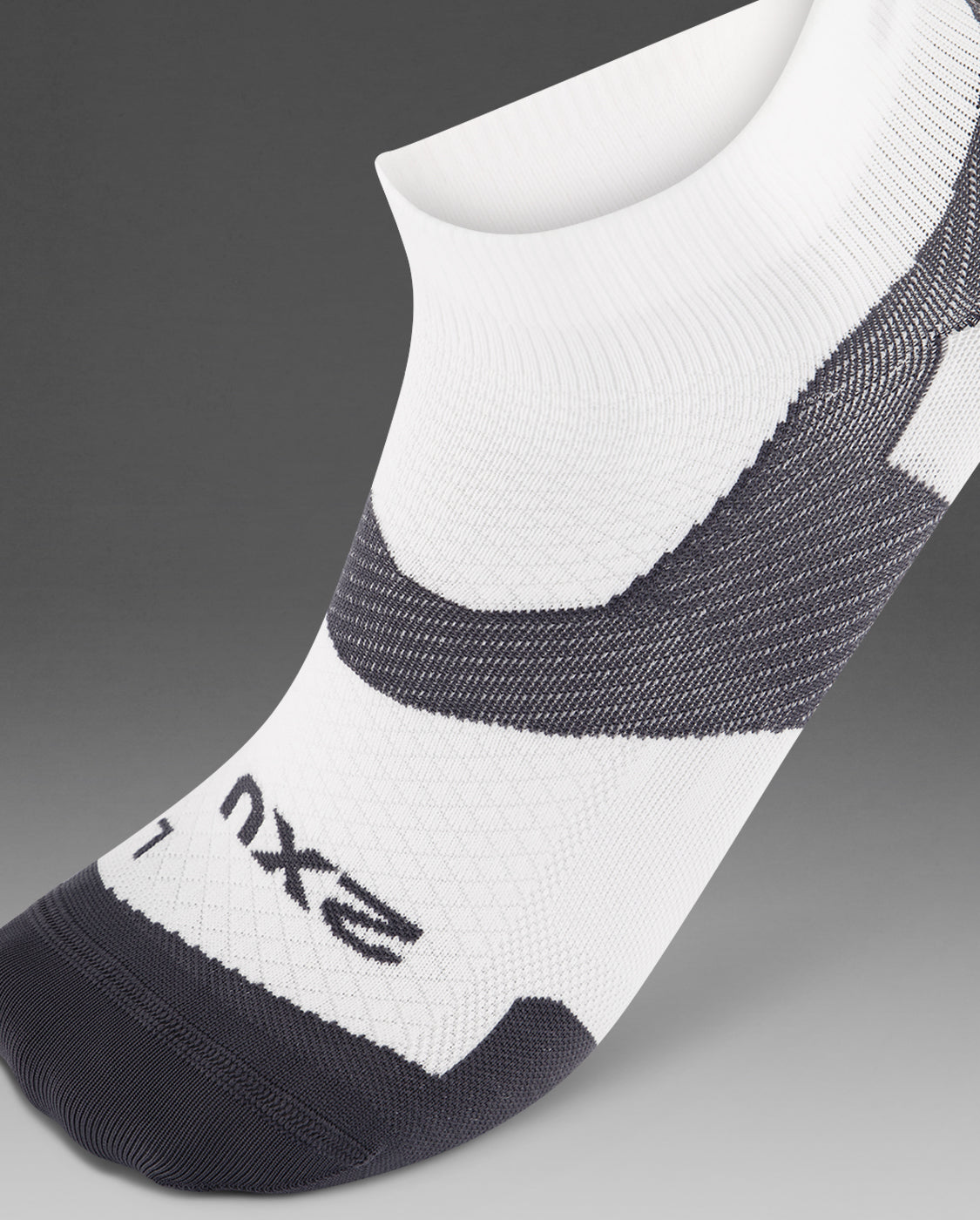 2xu-vectr-ultralight-1-4-crew-kompressionssocken-white-grey-x-lock image 2
