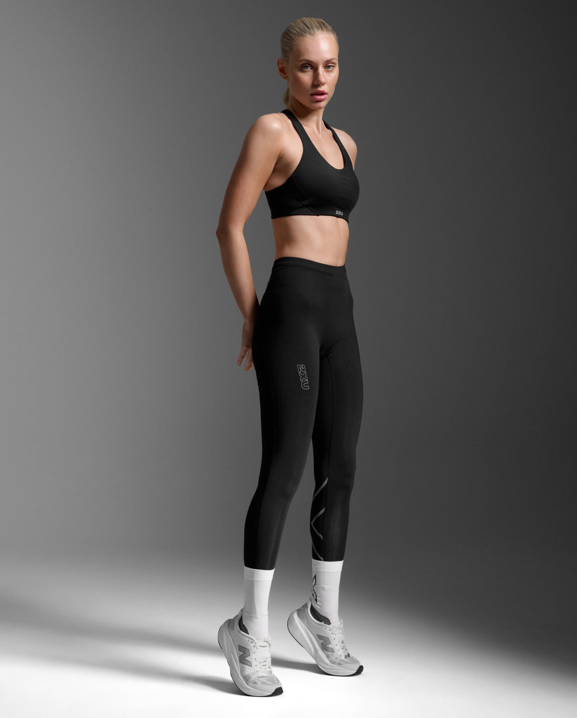 2xu-light-speed-react-kompressionstights-schwarz-damen image 3