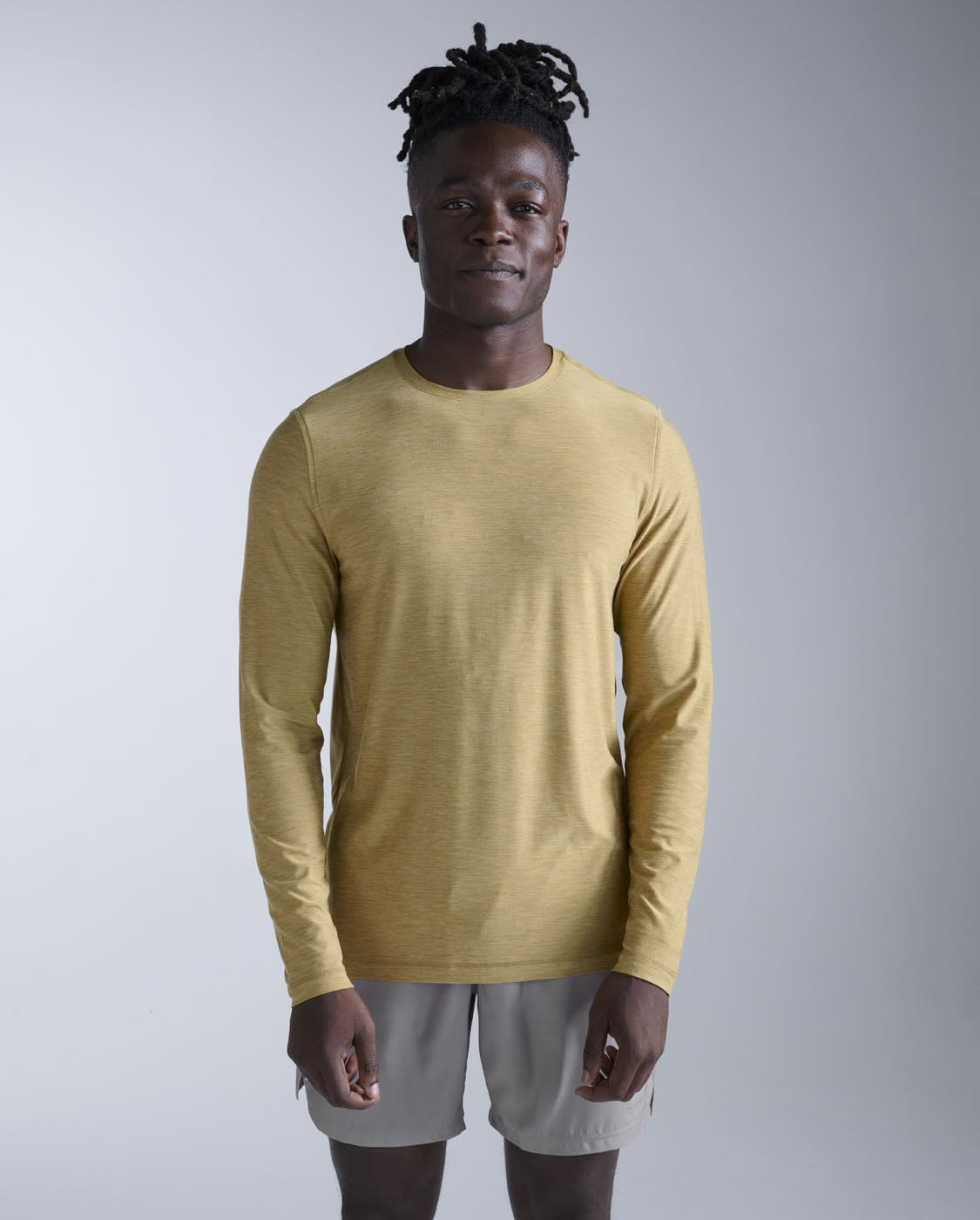 2xu-signature-long-sleeve-khaki-herren-langarmshirt image 1