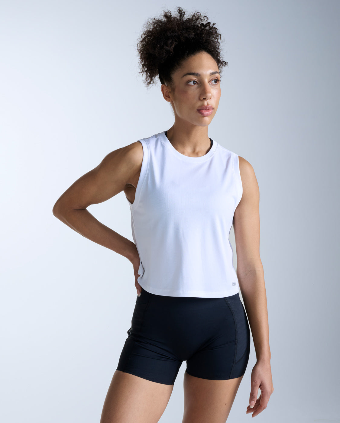 2xu-aero-mesh-crop-tank-tanktop-wei-damen-atmungsaktiv image 1