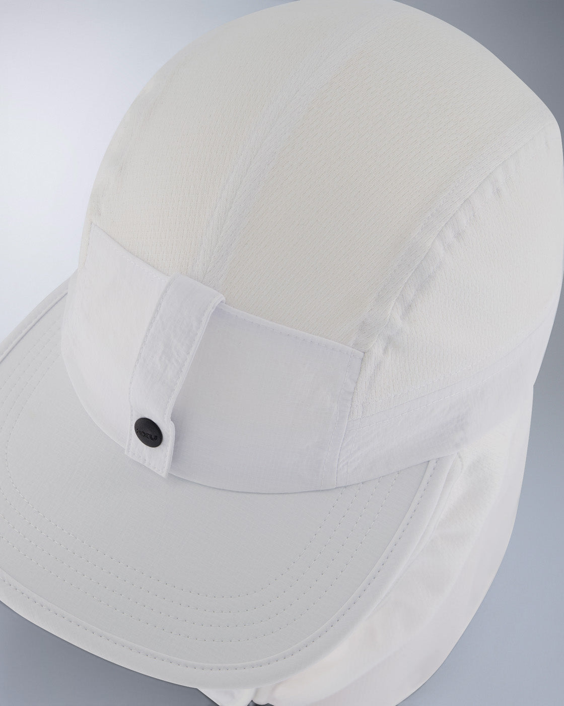 2xu-aero-trail-legionnaire-cap-laufm-tze-wei image 4