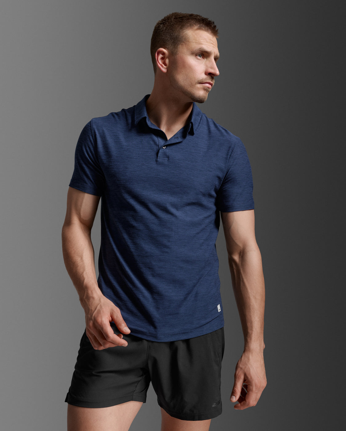 2xu-signature-polo-herren-midnight-kurzarm-jersey image 4