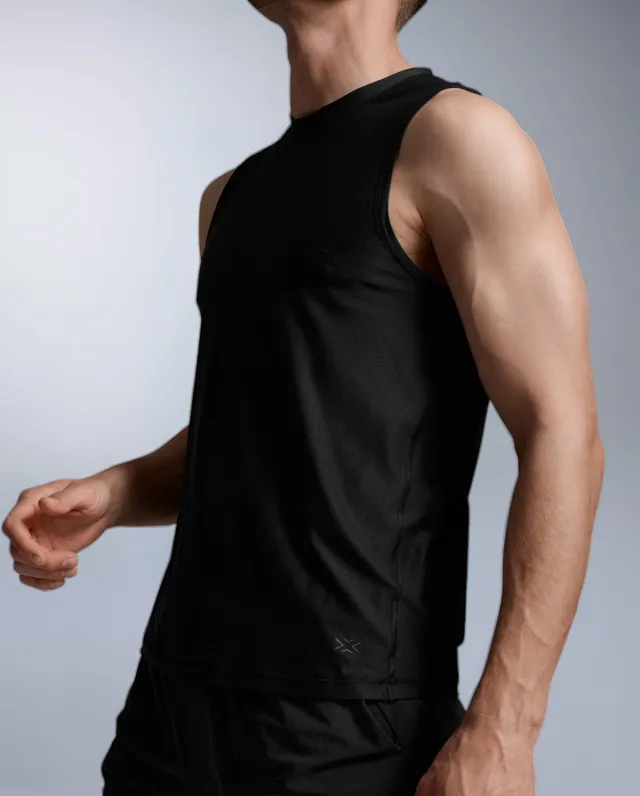 2xu-force-tech-tank-top-herren-schwarz-aermellos image 1