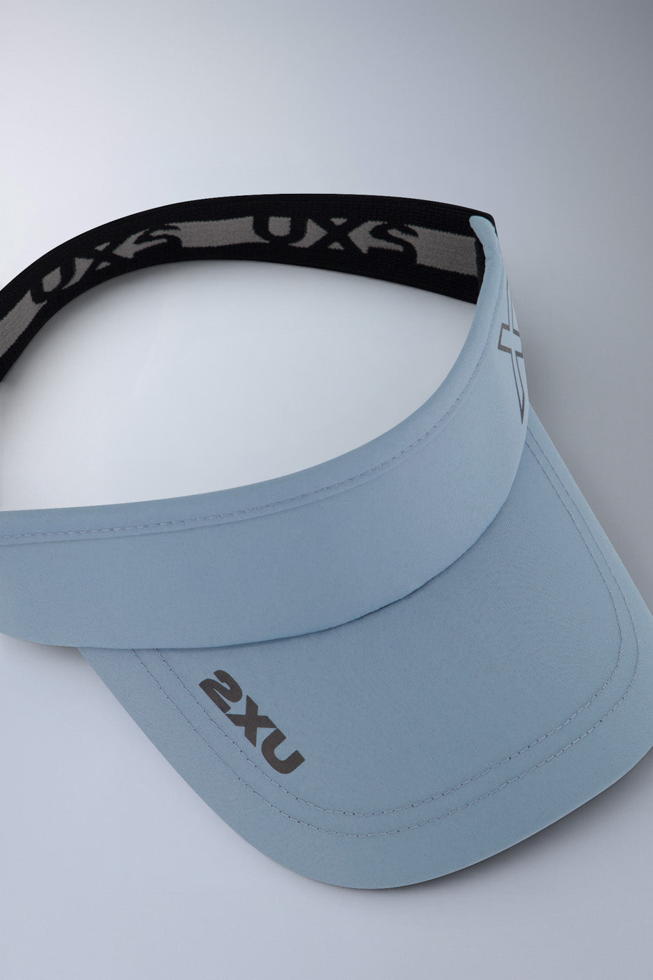 2xu-aero-performance-visor-blue-shade-unisex image 4