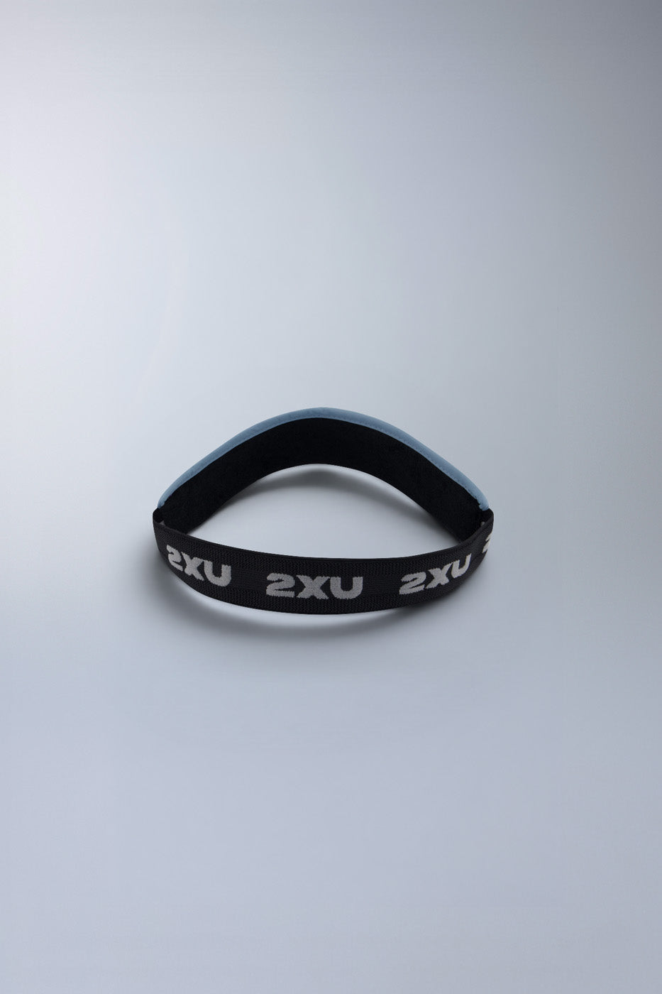 2xu-aero-performance-visor-blue-shade-unisex image 3