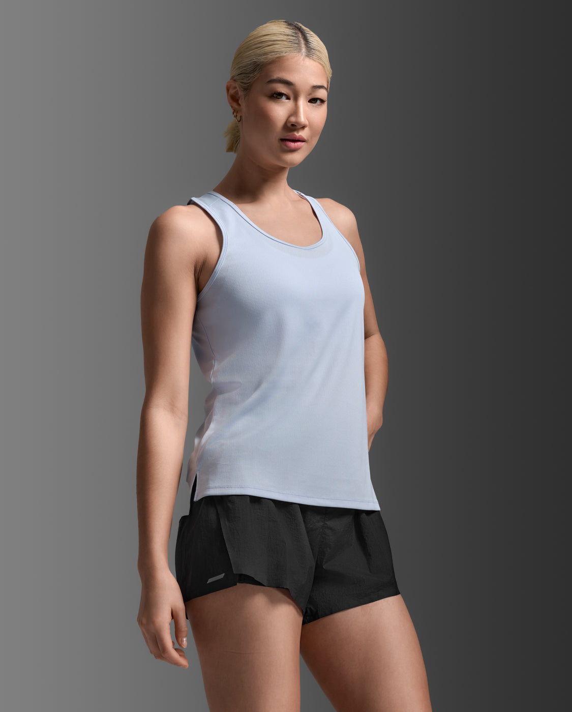 2xu-aero-singlet-top-damen-halogen-reflective image 4