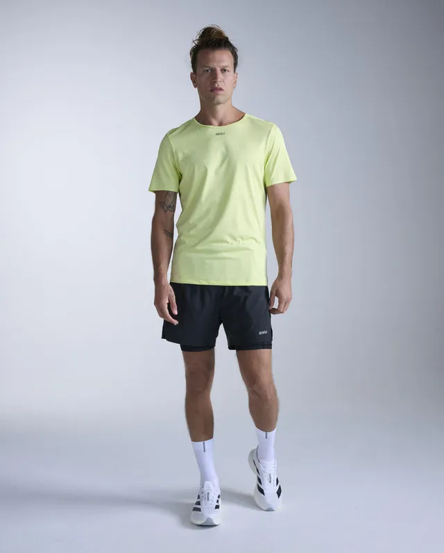 2xu-light-speed-tech-tee-laufshirt-herren-cool-matcha-slim image 1