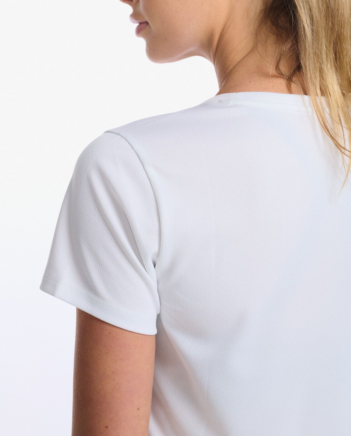 2xu-motion-aspire-funktionsshirt-white-black-kurzarm image 6