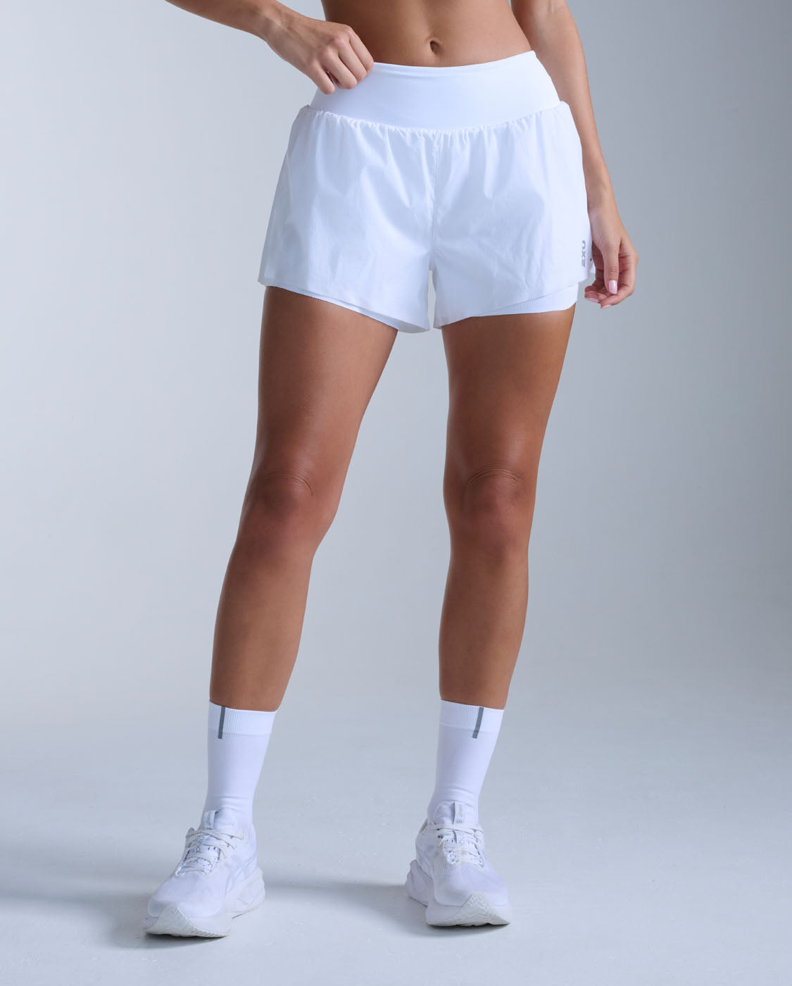2xu-aero-hi-rise-2-in-1-3-inch-shorts-weiss-damen image 1