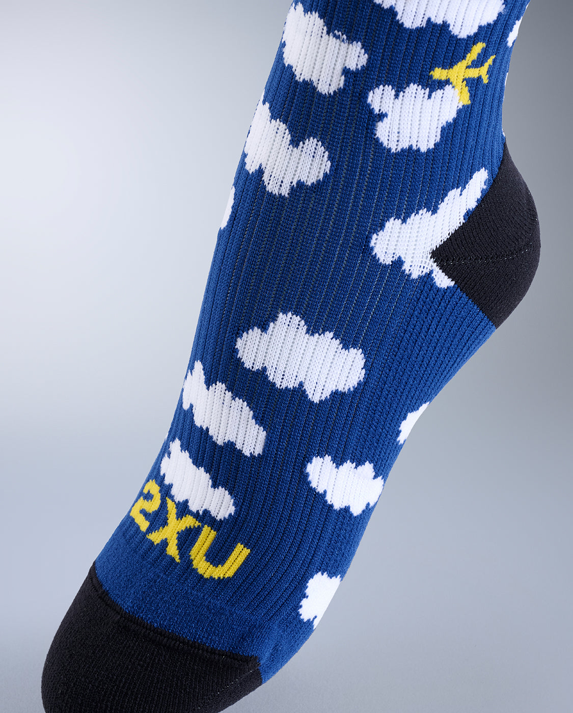 2xu-flight-kompressionssocken-dark-cloud-yellow-bambus image 3