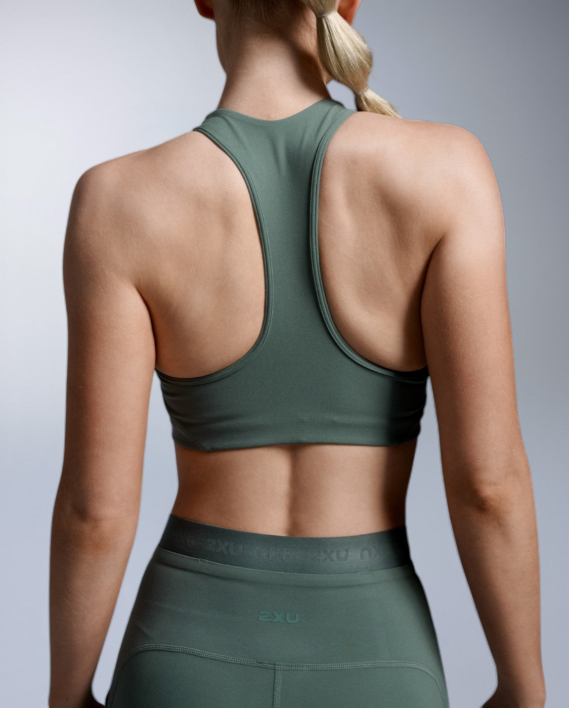 2xu-form-racerback-sport-bh-medium-impact-olive-leaf image 2