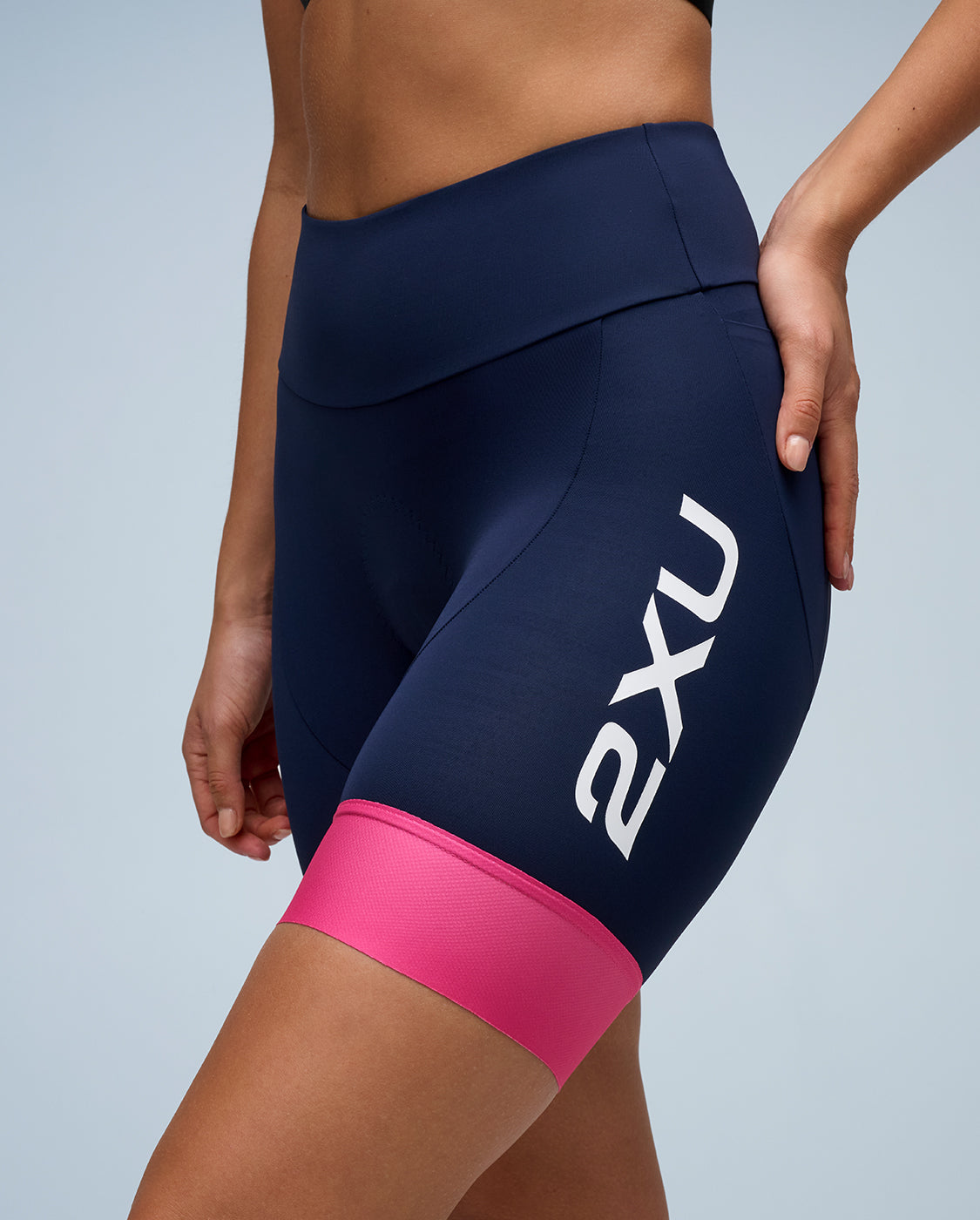 2xu-aero-tri-7-inch-tri-short-damen-midnight-electric-rose image 1