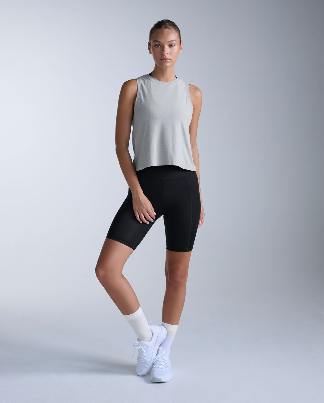2xu-form-soft-jersey-relaxed-tank-harbor-mist image 5