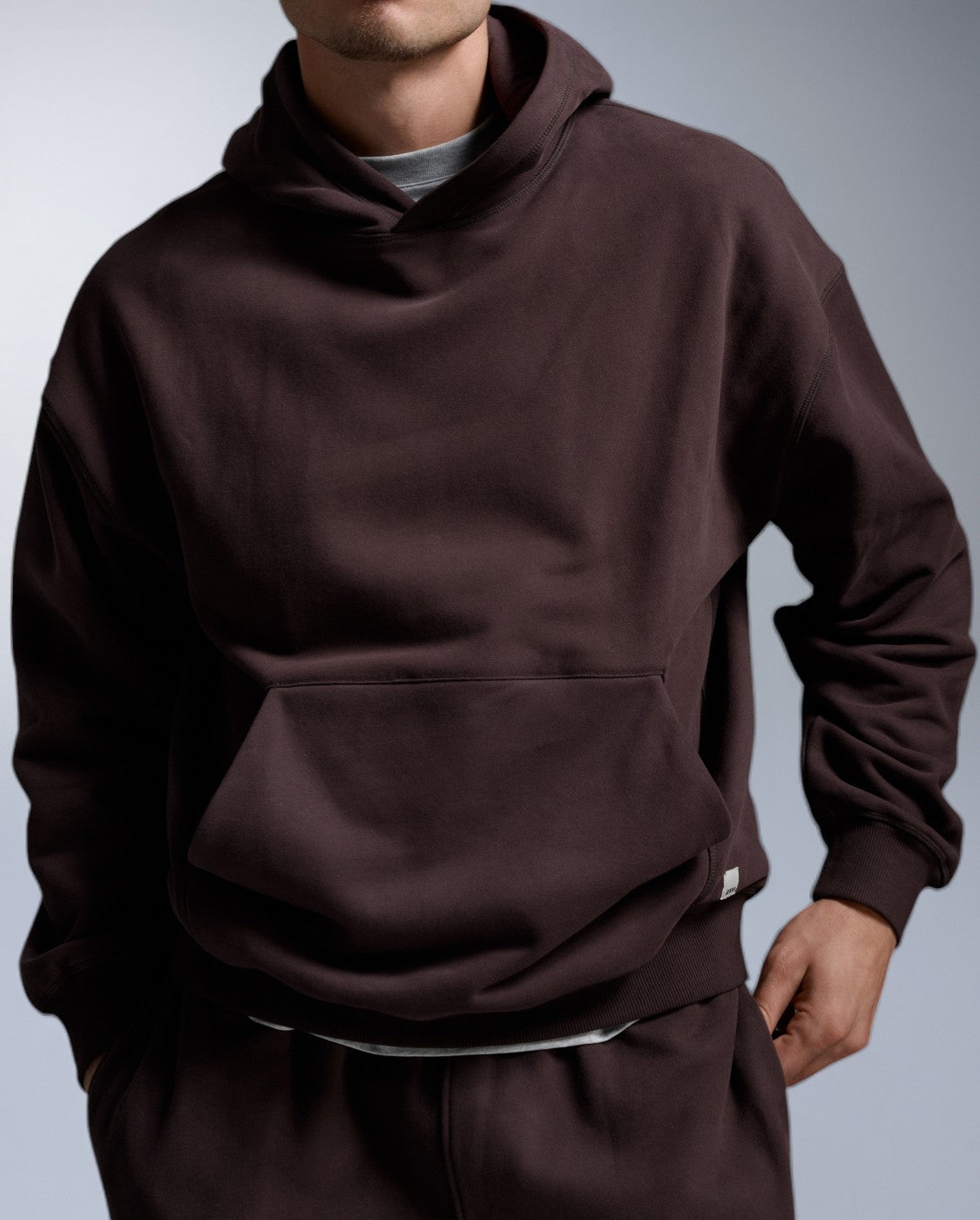 2xu-ez-oversized-organic-cotton-hoodie-bark-hoodie image 1