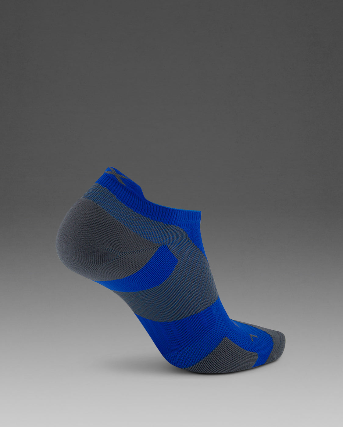 2xu-vectr-light-cushion-no-show-socken-vibrant-blue image 3