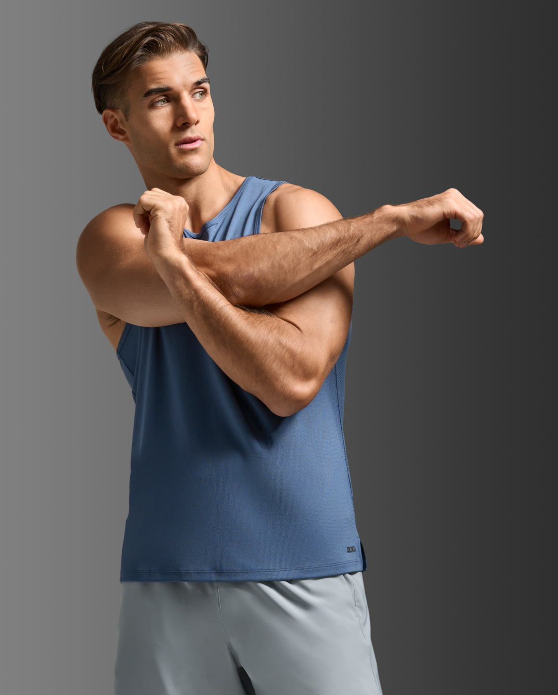 2xu-aero-tank-lauftop-indigo-black-reflective-slim image 5