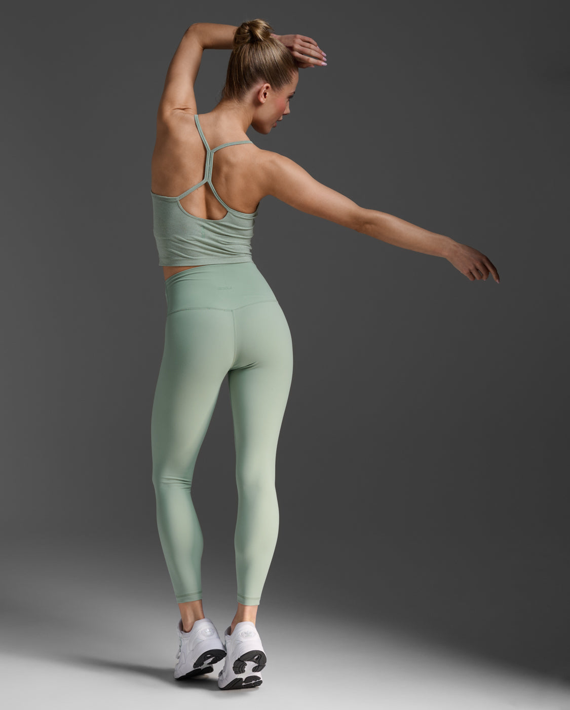 2xu-flex-crop-tank-sporttop-eukalyptus-m image 4