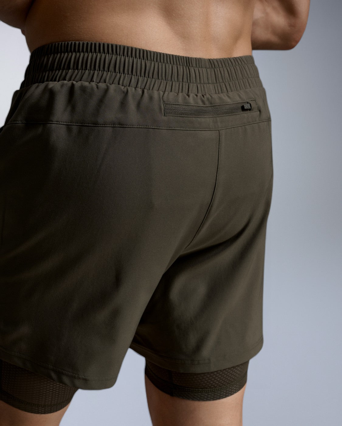 2xu-aero-mesh-2-in-1-short-flint-5-inch-herren image 7