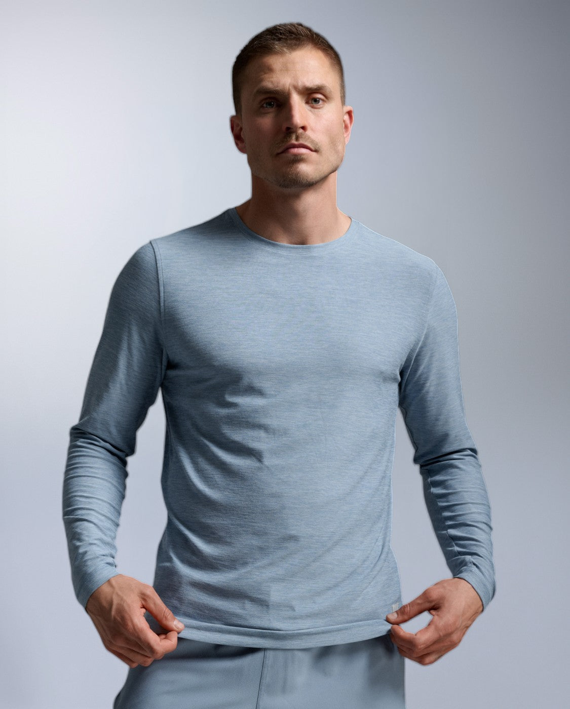 2xu-signature-long-sleeve-langarmshirt-blue-shade-herren image 1