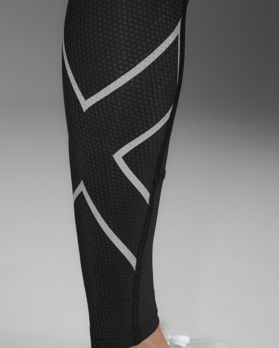 2xu-aero-mesh-compression-tights-black-herren-kompression image 8