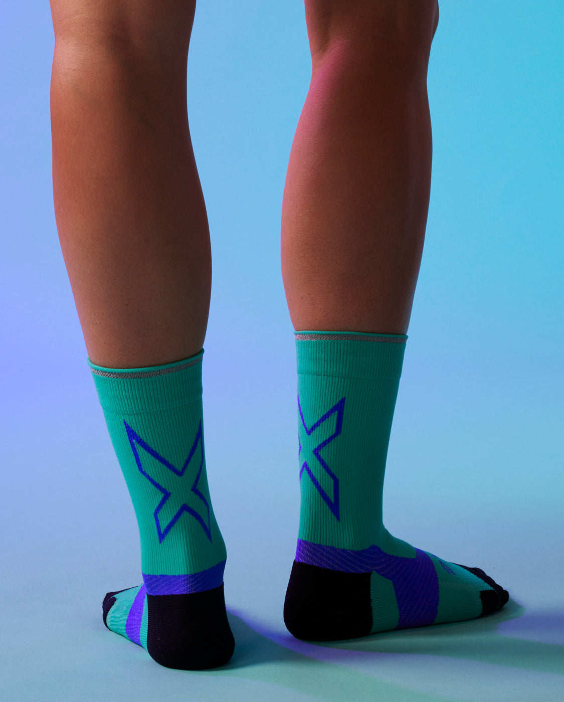 2xu-vectr-light-cushion-crew-socken-mint-laufen image 3