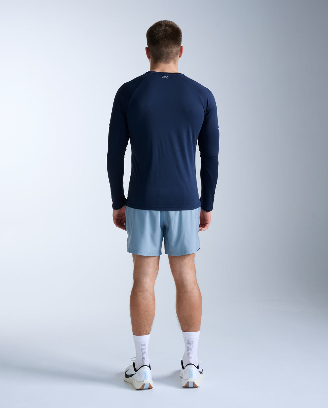 2xu-aero-long-sleeve-laufshirt-herren-midnight-silver image 8