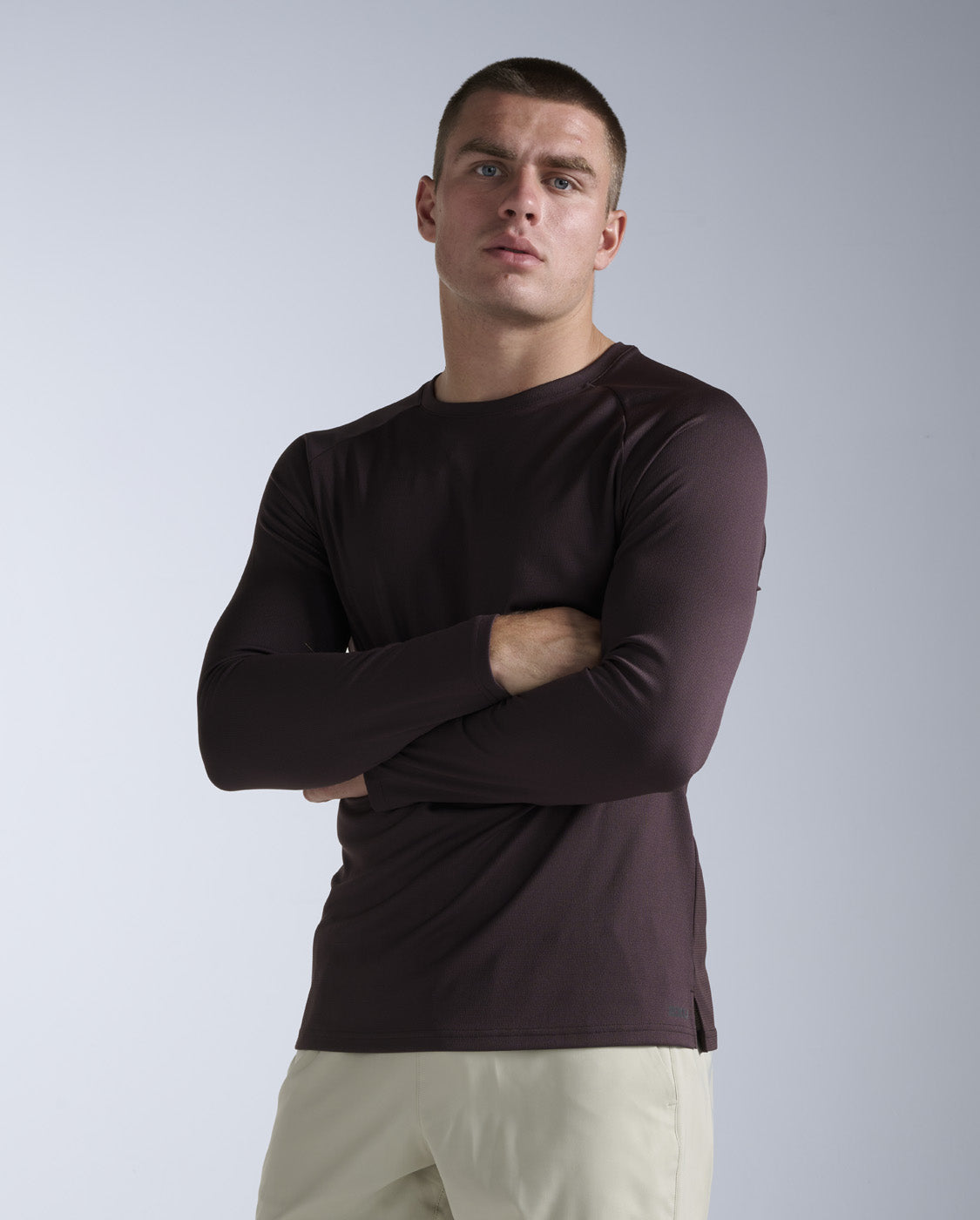 2xu-aero-long-sleeve-laufshirt-bark-black-reflective image 2