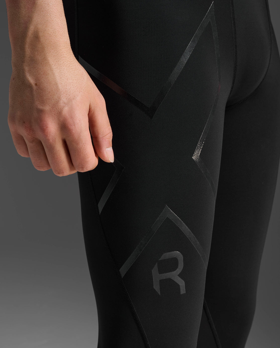2xu-recovery-refresh-compression-tights-herren-schwarz image 8