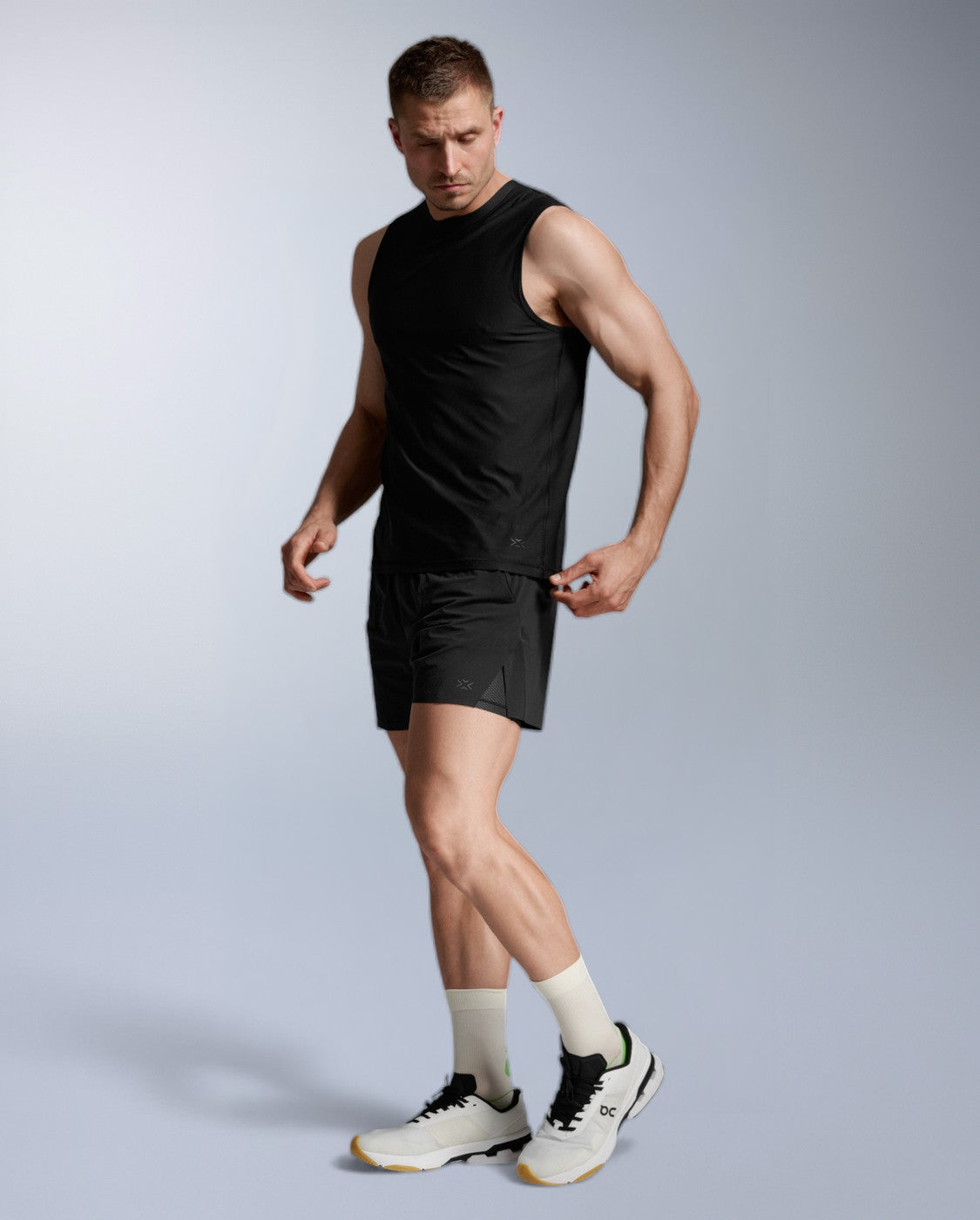2xu-force-tech-tank-top-herren-schwarz-aermellos image 5