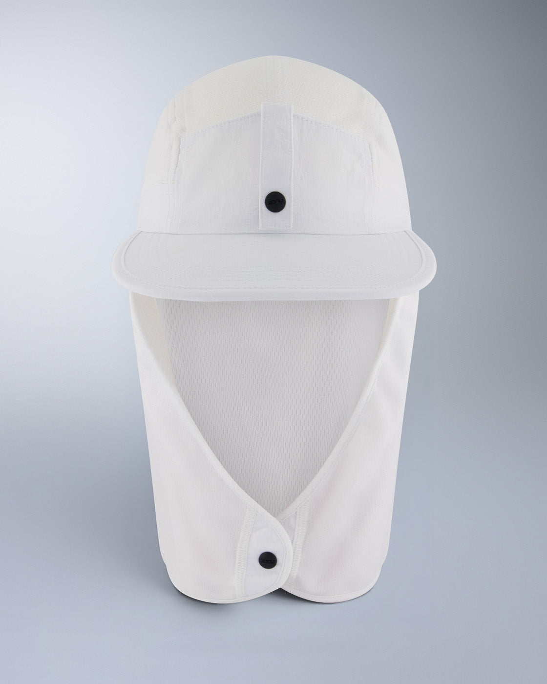 2xu-aero-trail-legionnaire-cap-laufm-tze-wei image 2