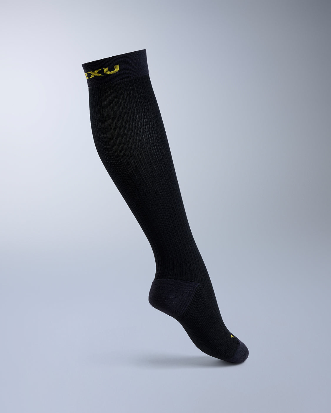 2xu-flight-bamboo-charcoal-kompressionssocken-schwarz-unisex image 4