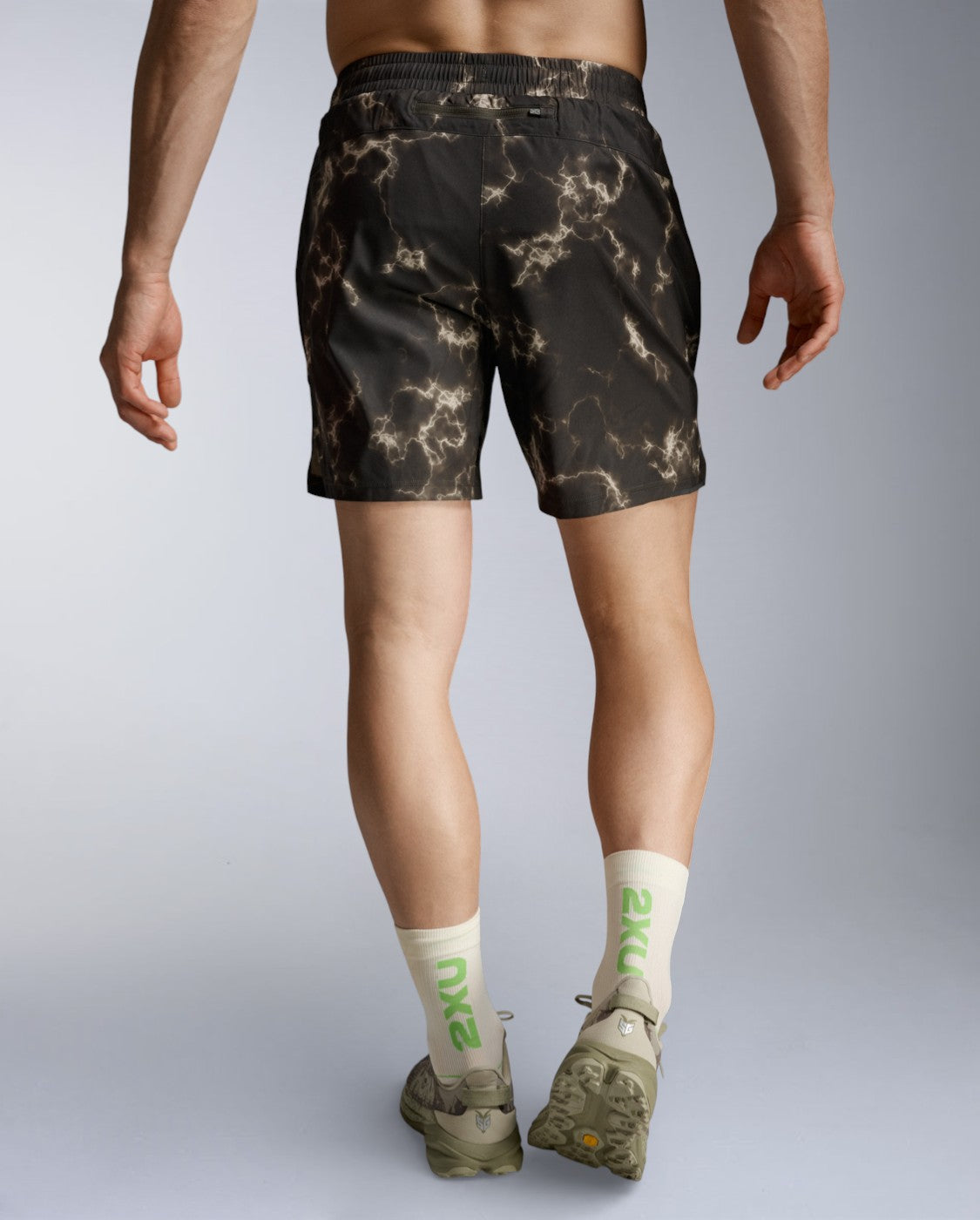 2xu-aero-7-inch-shorts-laufshorts-flint-synapse-herren image 6