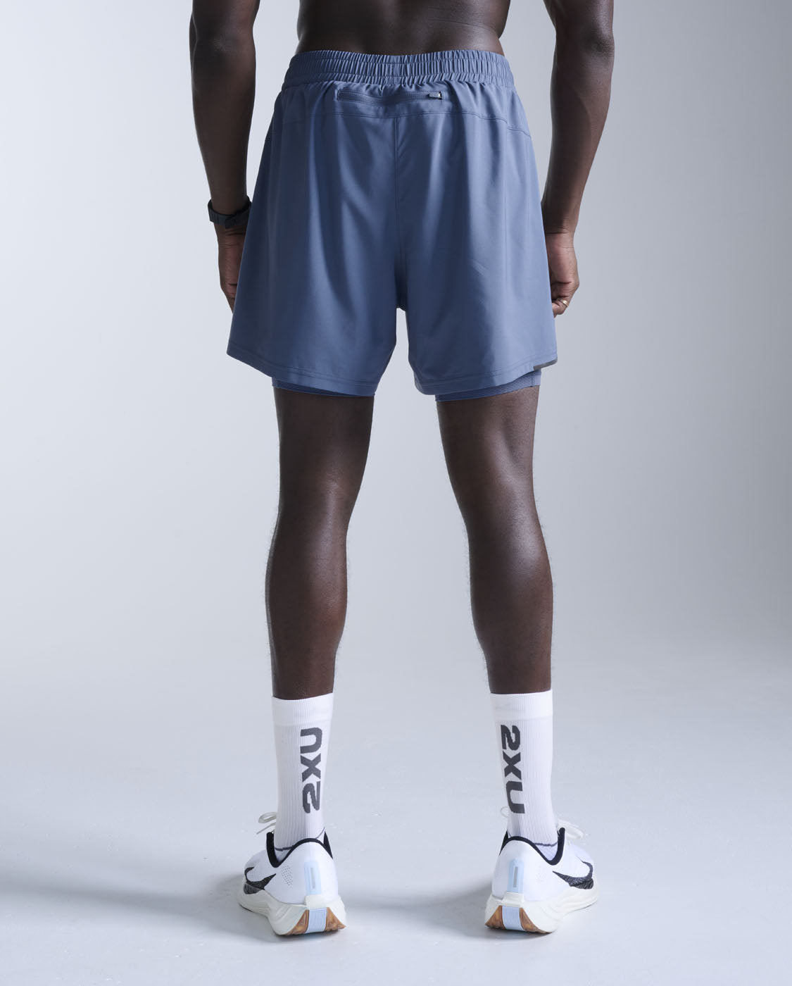 2xu-aero-mesh-2-in-1-5-inch-shorts-laufshorts-indigo image 5