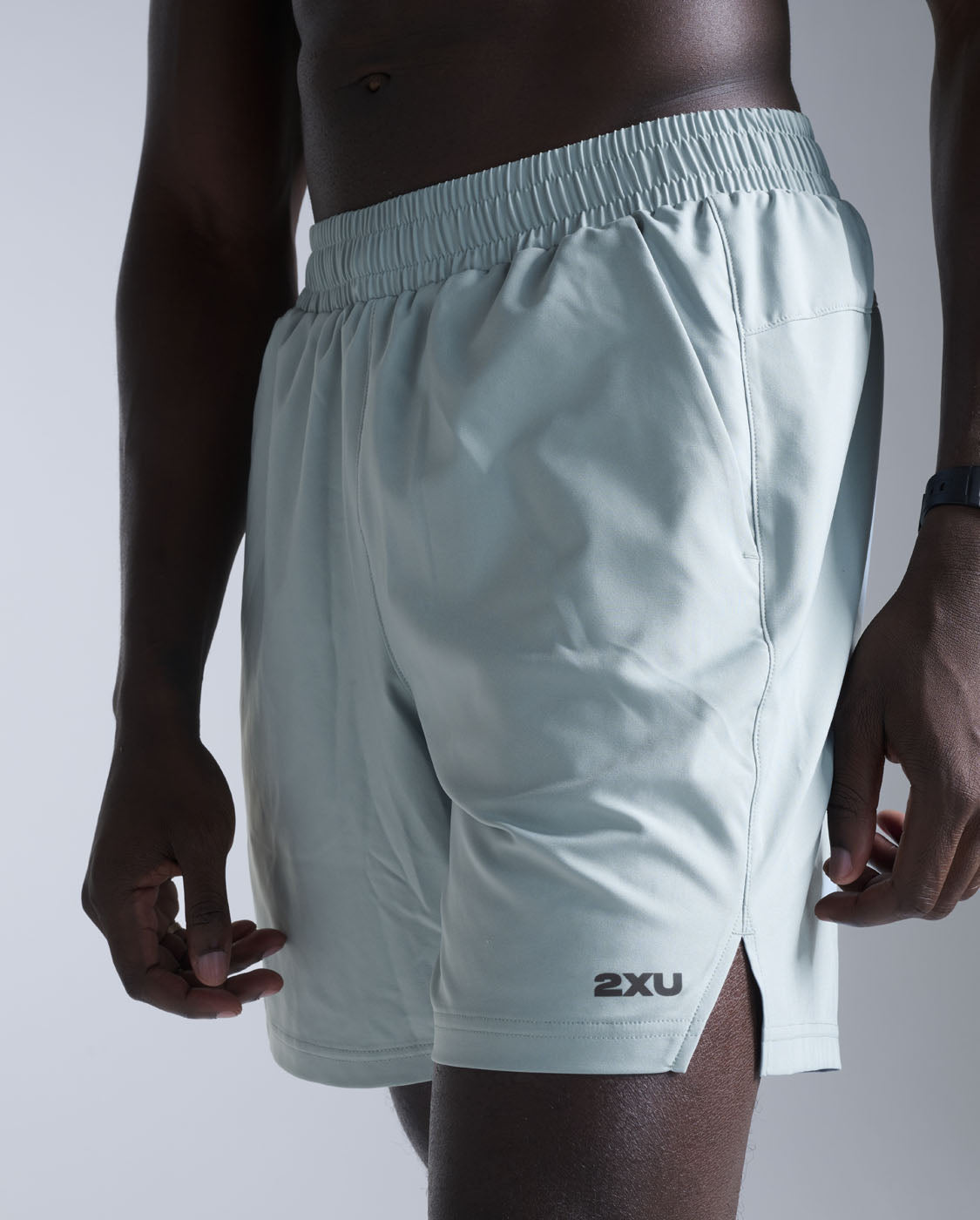2xu-aero-7-inch-shorts-smoke-blue-black-laufshorts image 5