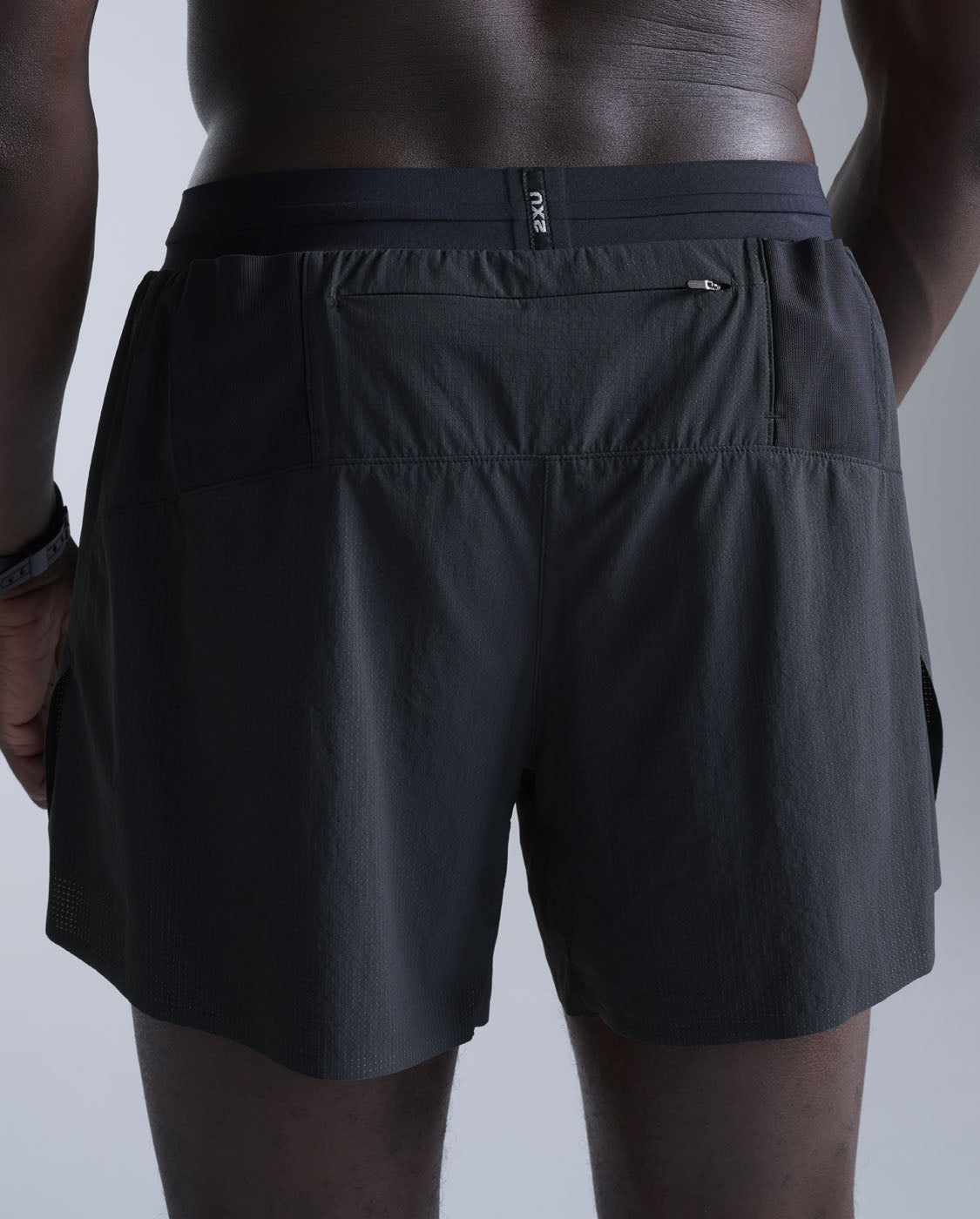 2xu-light-speed-stash-5-shorts-laufshorts-schwarz-5-inch image 5